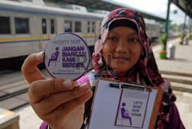 Jun 23, 2021 · dikutip laman tnial.mil, yudi margono mengatakan bahwa degradasi moral secara nyata tengah terjadi di kalangan generasi muda yang sangat rentan dengan pengaruh global. Lima Faktor Penyebab Degradasi Moral Bangsa Republika Online