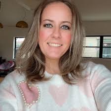 Allison Stclair's Instagram, Twitter & Facebook