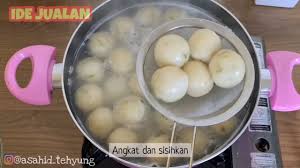 Makanan ini juga termasuk ke dalam makanan yang paling dan, oleh karena itu mari kita coba membuat makanan sederhana ini yuk! Resep Cilok Bumbu Kacang Pedas Kenyal Dan Gurih 2021 Aroma Rasa