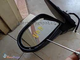 Di sisi lain bayu sedang asyik dengan ponselnya entah apa yang sedang disibukkannya. Cara Buka Cermin Sisi Kereta Kancil