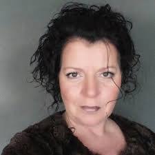 Lindsey Scheer's Instagram, Twitter & Facebook