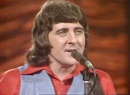 OUT OF TOWN with Jack Hargreaves *New Episode*🚨 'Kingfishers and Corn  Flail' (1981)📺 Jack joins David Boag as he trains rescued kingfishers to  catch minnows. He then witnesses how corn was threshed