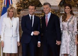 Nicolás avelluto, hijo del exsecretario de cultura durante la gestión macrista, pablo avelluto, falleció este domingo a los 28 años de manera sorpresiva. Macron Se Reunio Con Macri Recorrio La Plaza De Mayo Y Se Intereso Por Las Madres