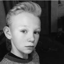 Ellis Daniel Hoggard (@TheRealEllisDHZ)