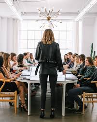 5 Habits Of The Most Confident Leaders How To Be A Confident Leader Even When You Re Not Sure Of Yourself Girl Boss Style Business Women Rich Girl Lifestyle