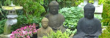 Zwar haben die modelle gewisse gemeinsamkeiten, dennoch gibt es auch sichtbare unterschiede, vor allem bei der körperhaltung und der haltung der. Meisterhaft Gearbeitete Buddhafiguren Besonderheiten Und Einzelstucke Bambus Kultur