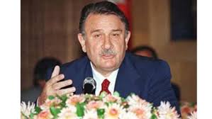 Eski başbakan ve tbmm başkanı, cumhurbaşkanlığı yüksek i̇stişare kurulu (yi̇k) üyesi yıldırım akbulut kalp rahatsızlığı nedeniyle hastaneye kaldırıldı. Yildirim Akbulut Hastaneye Kaldirildi Yildirim Akbulut Kimdir Son Tv
