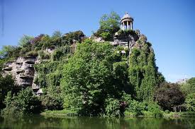 Le Parc Des Buttes Chaumont Paris Un Des Plus Bel Endroit De La Capitale France Buttes Chaumont Paris Photo Paris Visite