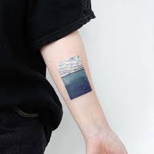In fact, this is the only tattoo i've ever seen that i've liked (excepting my dad's faded anchor tattoo he got in the navy in the 50s). Sea And Moon Tattoo By Tattooist Yeonho Tattoogrid Net