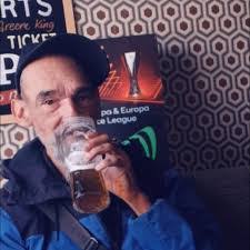 Des Cook's Instagram, Twitter & Facebook