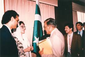 Benazir Bhutto visits Los Angeles — Calisphere