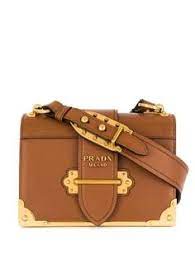 Un sac simple et chic, le compagnon idéal de la fête de la bière. Les 500 Meilleures Images De Accessories En 2020 Idees De Fiancailles Bague En Diamant Noir Bijoux De Diamant Noir