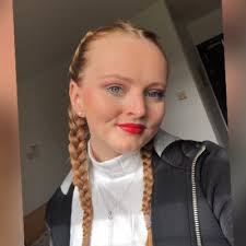 Nell Drake (@_nelldrake)