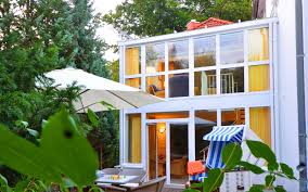Dreifaltigkeitskirche yakınında bulunan hotel max am meer kuhlungsborn, güneşlenme terası, veranda, tenis kortu sunmaktadır. Ferienhaus In Kuhlungsborn Urlaub Direkt Am Strand