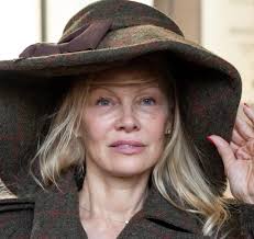 Women's makeup and hair routines discussion