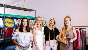 Elyas m'barek, karoline herfurth, katja riemann, jana pallaske. Gzsz Star Valentina Pahde Heisser Bikini Auftritt Bei Promi Shopping Queen Vox Fanbase