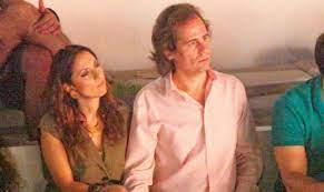 Η ματθίλδη μαγγίρα (ξάνθη 6 ιουνίου 1969) είναι ελληνίδα ηθοποιός και παρουσιάστρια. Mat8ildh Maggira 3epernaei Th Mona3ia Ths Me Neo Syntrofo