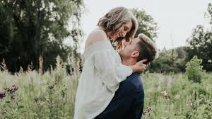 Pelukan gambar orang ciuman dan kata kata romantis. 40 Kata Kata Indah Romantis Bermakna Mendalam Dan Cocok Dikirimkan Untuk Orang Tersayang Ragam Bola Com