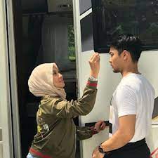 9) dicalonkan dalam kategori pelakon tv wanita popular dan penyanyi wanita popular di anugerah bintang popular berita harian 2017. Pengantin Lari Curi Artis