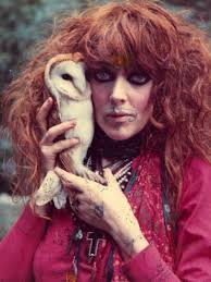 Laura Graves (@lauragravesart) • Instagram photos and videos