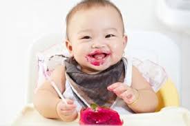 Jika bayi anda menolak sendok yang dimasukkan ke mulutnya, mungkin ini terlalu dini untuk makanan bayi. 10 Resep Menu Mpasi Pertama Kali Makan Untuk Bayi Bunda Prenagen