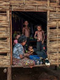 Suruhanjaya hak asasi manusia malaysia (suhakam) ini ditubuhkan oleh parlimen di bawah akta suruhanjaya hak asasi manusia malaysia 1999 (akta 597). Suhakam Human Rights Commission Of Malaysia Suhakam Is An Independent Organisation Which Investigates Complaints For The Violation Of Human Rights Human Rights Is The Fundamental Rights Of Each Person Regardless Of Heritage