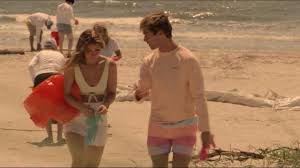 In outer banks auf netflix waren john b und sarah das perfekte liebespaar. The Tank Top Brick Of Sarah Cameron Madelyn Cline In The Series Outer Banks Season 1 Spotern In 2021 Outer Banks Outer Banks Outfits Tank Bikini Top