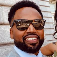 Monica Reis and Brandon Salais' Wedding Website