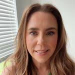 Lara Leonard's Instagram, Twitter & Facebook