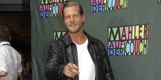 Bester freund oder strenger vater? Henning Baum Immer Noch Kind Tikonline De