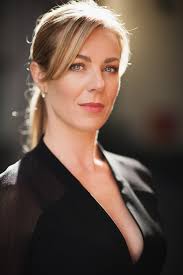 Joanne Hunt's Instagram, Twitter & Facebook