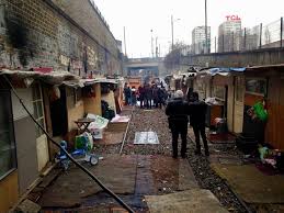 Porte De La Chapelle Camp De Roms Sur Le Trace De La Petite Ceinture Street Street View Views