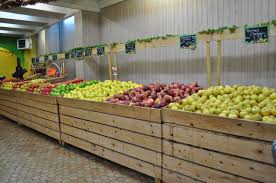 Les Pommes Un Fruit De Saison Nous Vous Invitons A Venir Les Decouvrir A Pessac Primeur Et Epicerie Sur Pessac La Halle De Pessac