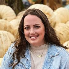 Brianna Egan's Instagram, Twitter & Facebook