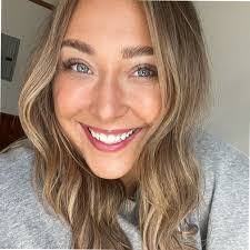 Keri Boswell's Instagram, Twitter & Facebook