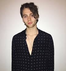 He is an actor, known for riverdale (2017), almost never (2019) and neropatin päiväkirja: Best Luke Pics On Twitter 2017 Luke Hemmings Is In A New Whole Level
