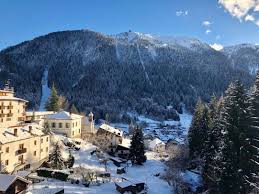 Il monte zoncolan, anche conosciuto come il kaiser, è considerata una delle strade più in primavera ed estate questo stesso paradiso diventa il settimo cielo per gli appassionati di moto. Zoncolan