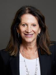 Lynn Featherstone's Instagram, Twitter & Facebook