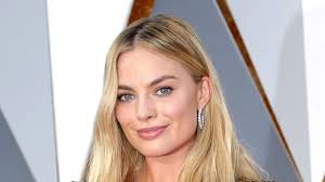 Margot Robbie's Best Red Carpet Beauty Moments Prove That Less is More