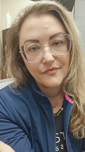 Are you a bobbin chicken winner? Loser? Ever played? 🤣 Imagine my surprise  as I failed this round BIG time while sewing my latest Lookbook project for  @ArtGalleryFabrics® #bobbinchicken ...