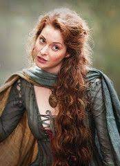 By enticing her for a manson music video and a film role that never materialized. Esme Bianco Esme Bianco As Ros Game Of Thrones Esme Bianco Game Of Thrones Dress Celebrity Pictures