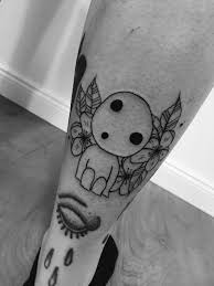 Kodama tattoo, diseños originales y personalizados. Blackwork Tattoo Ghost From Princess Mononoke Artwork And Tattooed By Me Maybe Liz Princess Mononoke Tattoo Tattoos Princess Tattoo