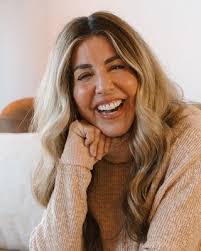 Deb Hilton's Instagram, Twitter & Facebook