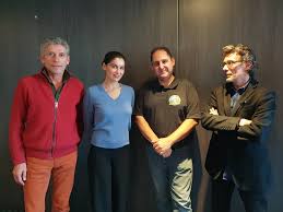 À paris, les habitants profitent du beau temps en respectant au maximum les gestes barrières. Laetitia Casta Jacques Gamblin Stephane Henon Catherine Marchal Et Ella Foy Lundi 14 Janvier Dans Chut On Ecoute La Tele Chut On Ecoute La Tele