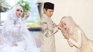 Komentar sebelumnya (0) belum ada komentar untuk produk ini. 5 Potret Lucinta Luna Kenakan Hijab Bikin Pangling Kekasih Abash Ungkap Rencana Menikah Tahun Depan Halaman All Tribunstyle Com