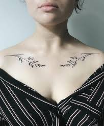Chest Birth Year Tattoo Designs 35 Idees De Tatouage D Os De Collier Cool Pour Les Filles In 2020 Chest Tattoos For Women Bone Tattoos Cool Chest Tattoos
