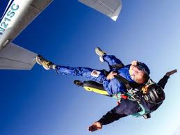 Die bezeichnung skydiving spricht für sich. Fallschirm Tandemsprung In Grefrath Sprung Aus 3000 Metern Mydays
