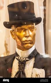 Hat shop paris hi-res stock photography and images