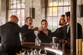 After escaping a mexican drug cartel, a woman becomes a queenpin in america. Queen Of The South Season 4 Episode 6 Review La Mujer En El Espejo Tv Fanatic