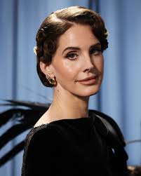 Lana Del Rey was born to dazzle 😍💕 #MetGala